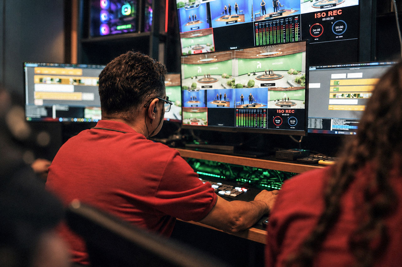 Operação em switcher Balch & Publy: Duas máquinas operadas com Aximmetry, multi-cameras e feedback em tempo real.